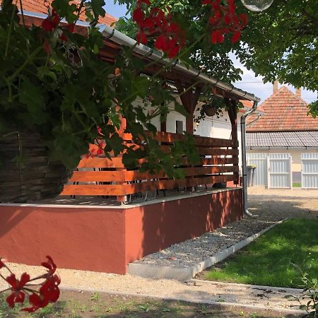 Mormota Vendégház Mezőkövesd Exterior foto
