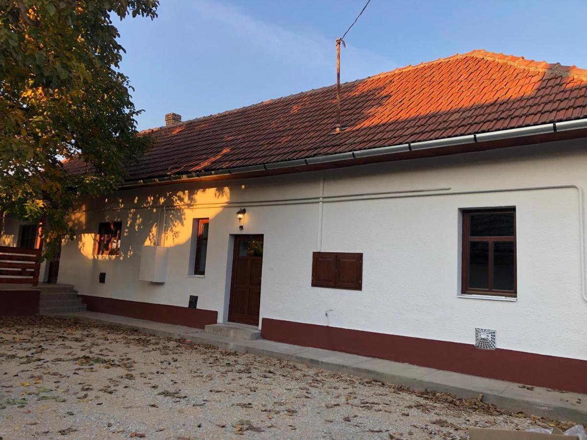 Mormota Vendégház Mezőkövesd Exterior foto